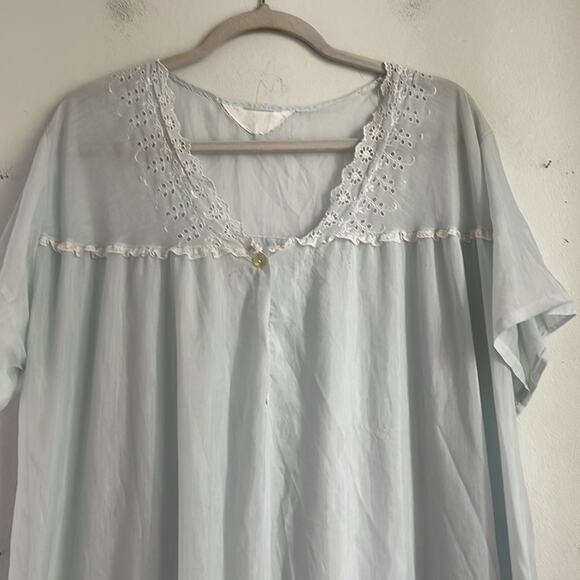 Vintage sheer eyelet lace keyhole neck detail short sleeve super soft nightgown - Picture 2 of 7